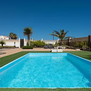 Homeforguest With Pool And Terrace 1 Min From The Apartment Corralejo